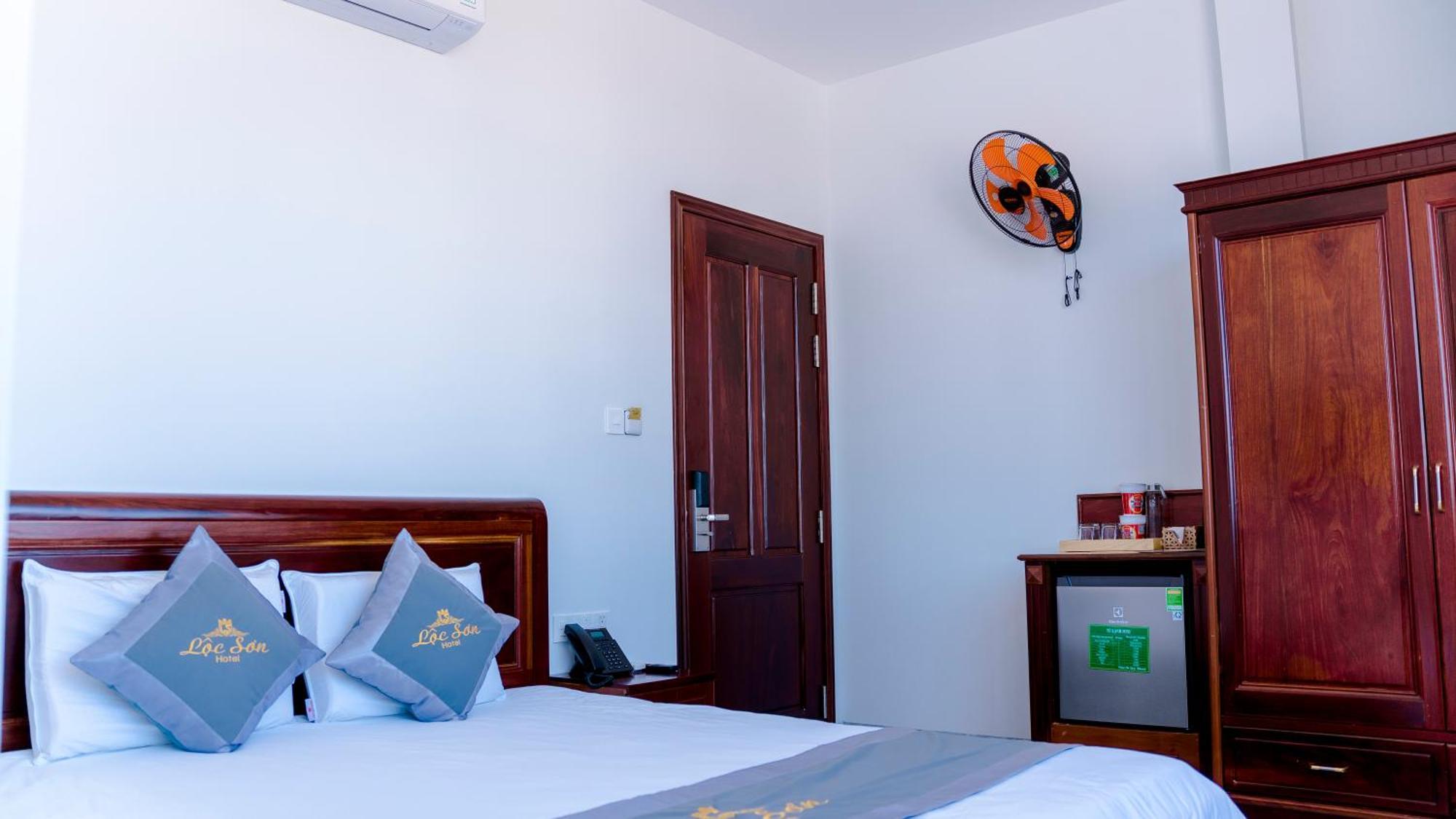 Loc Son Hotel บวนมาถวต ภายนอก รูปภาพ